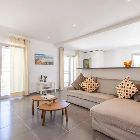 Carmona A Apartment