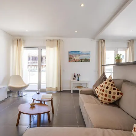 Apartment Carmona A *